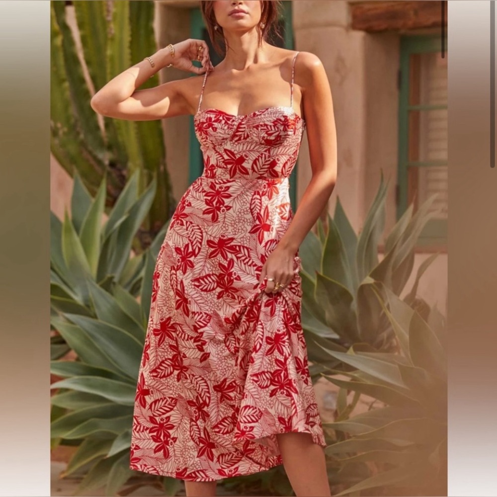 ASTR JOSIANE FLORAL SWEETHEART MIDI DRESS ❤️